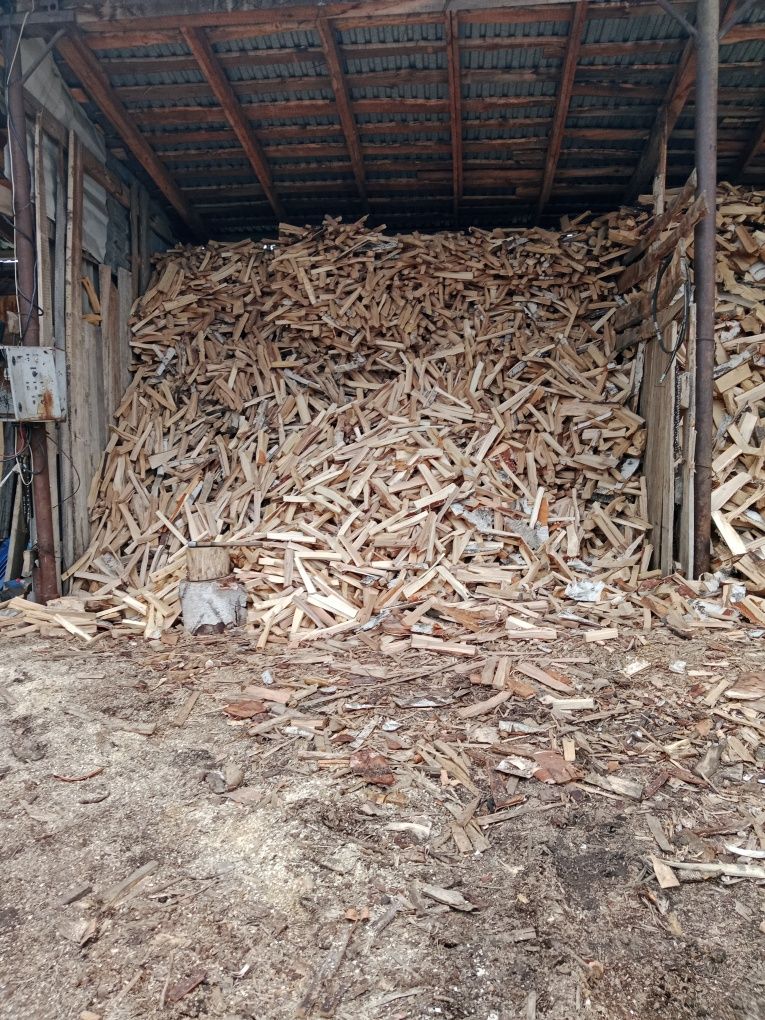 Продам дрова колотые ,осина берёза 18000  куб/,осина