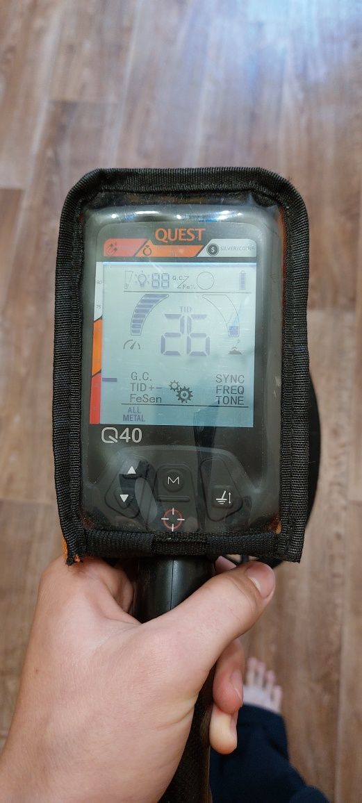 Продам металлоискатель quest q40