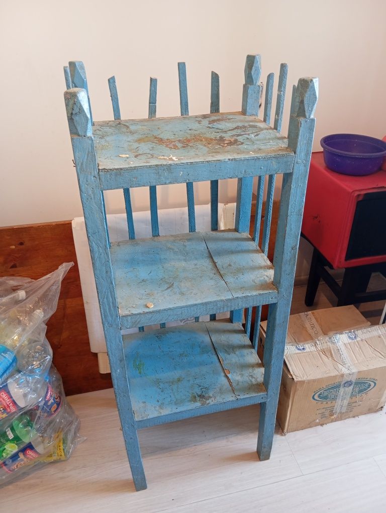 Прихожка,люстра,банки продам