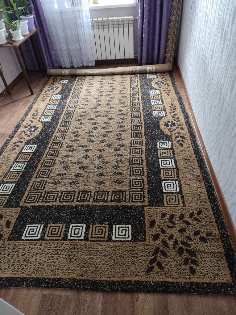 Продам ковер 2м на 4м.