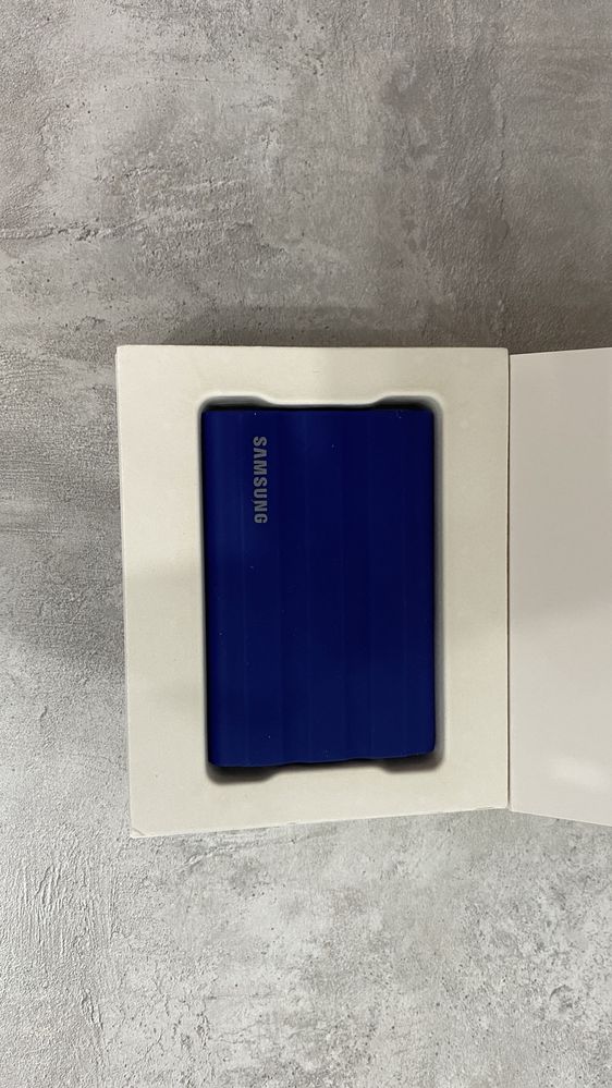 Внешний накопитель Samsung T7 Shield