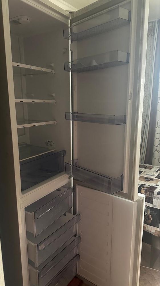 Продам холодильник 2х камерный Beko