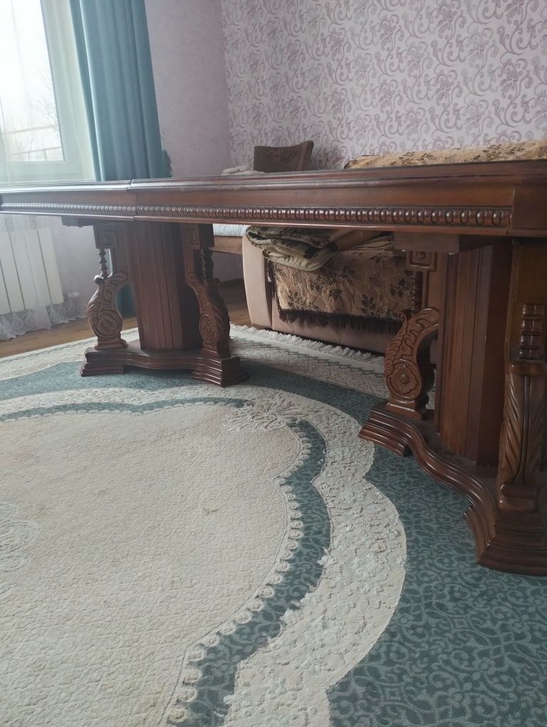 Продам эксклюзивный,мощный,солидный,красивый стол