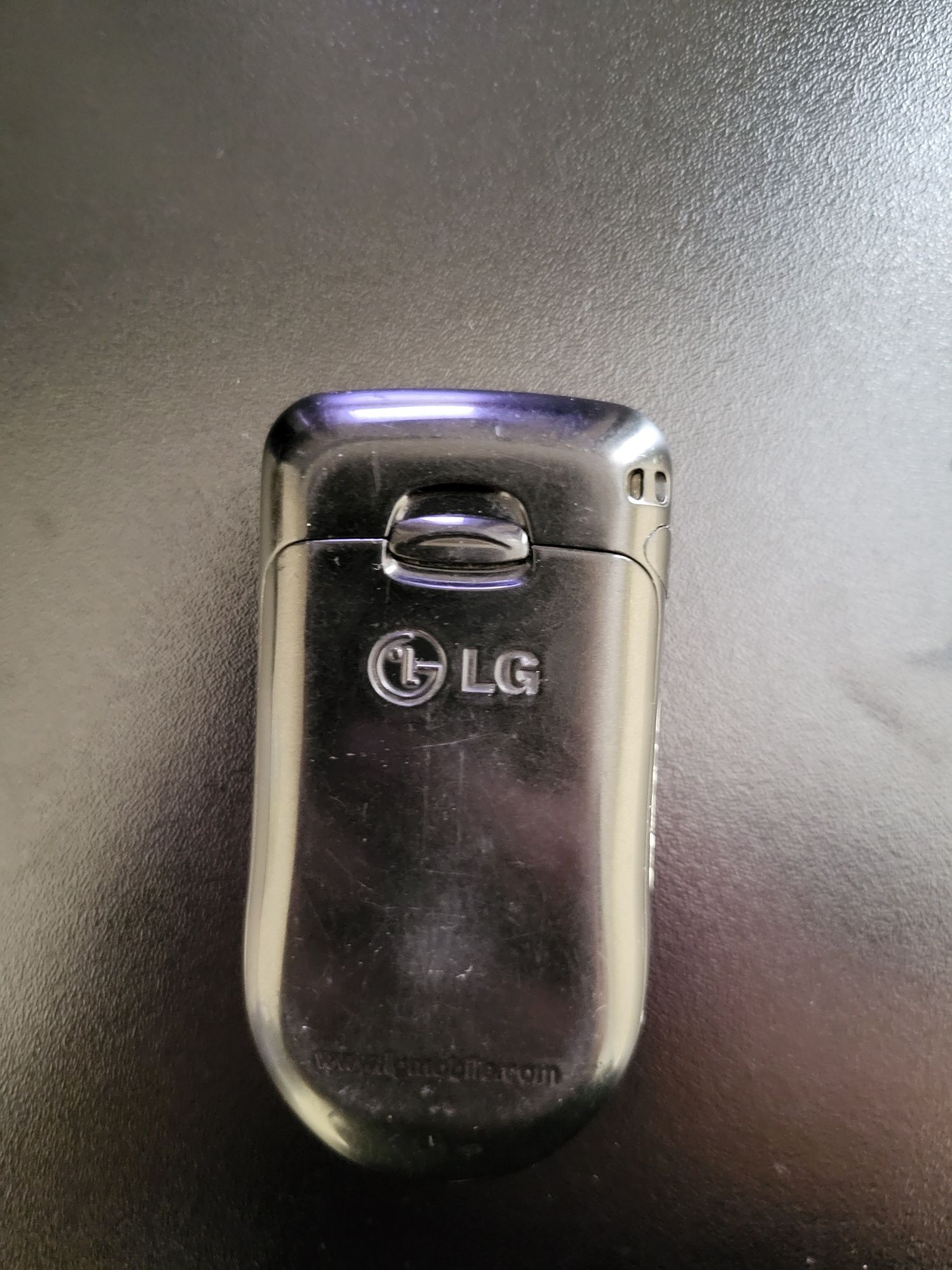 Редкий мобильный телефон LG F3000