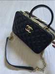 Сумка от chanel.