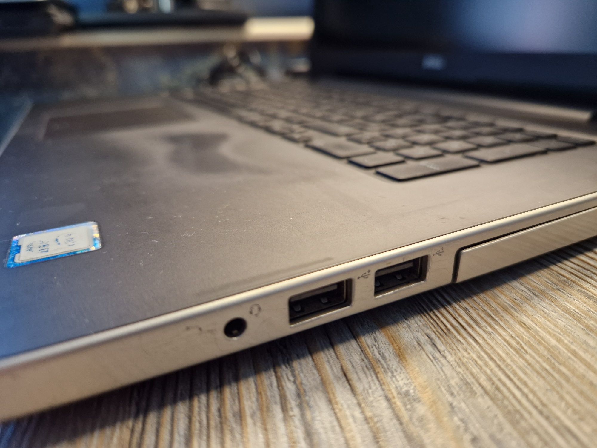 Ноутбук Corei7 экран 17 дюйм Dell inspiron 5759