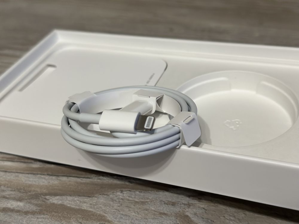 Оригинальный кабель Apple