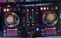 Продаю контролер Dj400 комплекте есть все шнуры Цена 90к