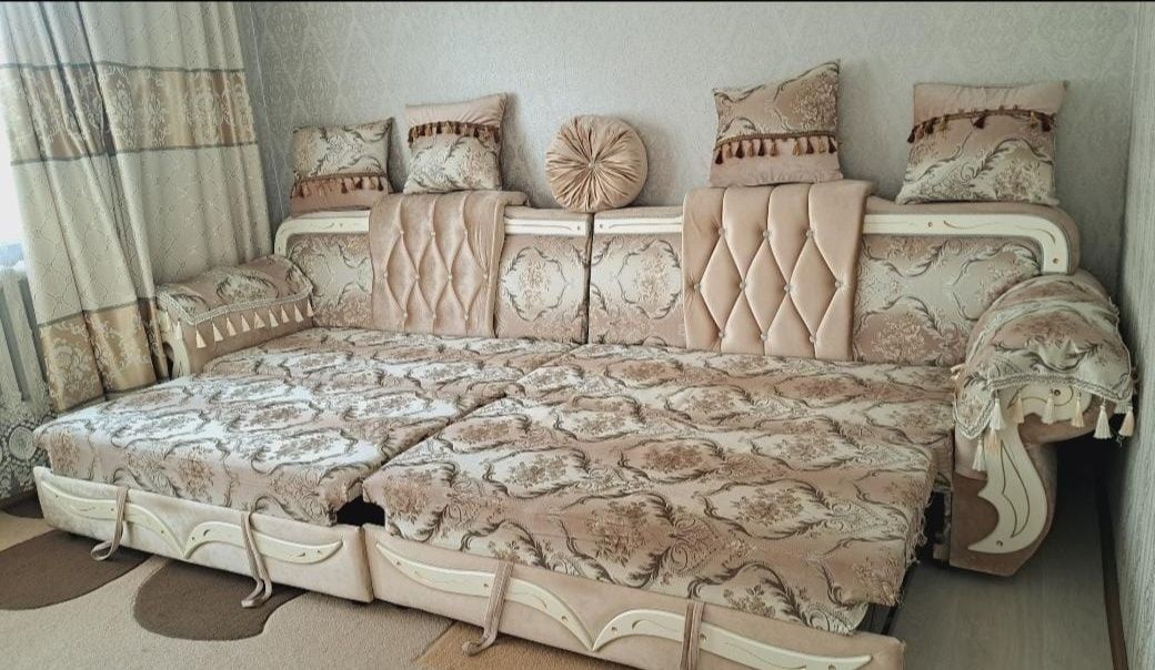 Диван распашные с подушками