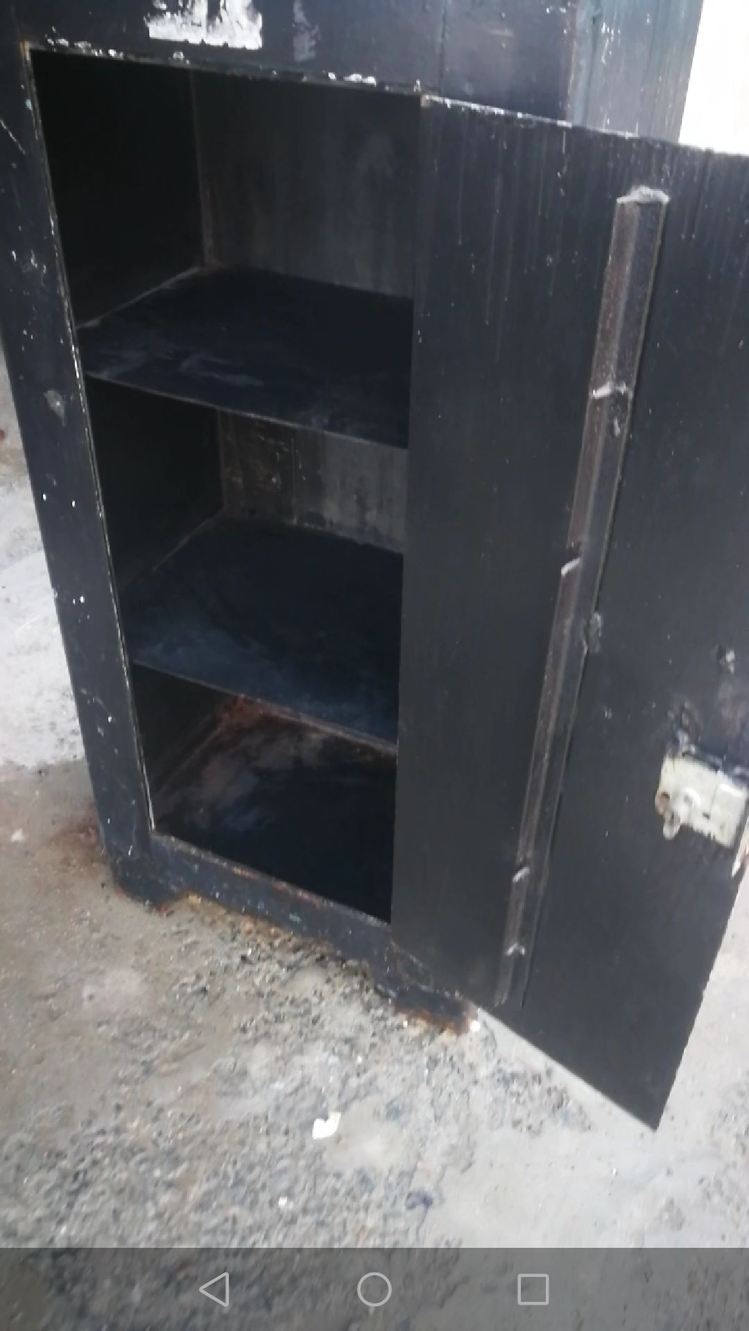 Продам напольный металлический сейф