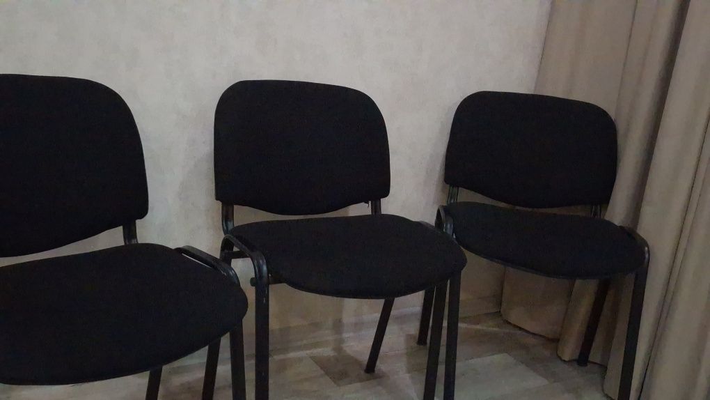 Продам офисные стулья.