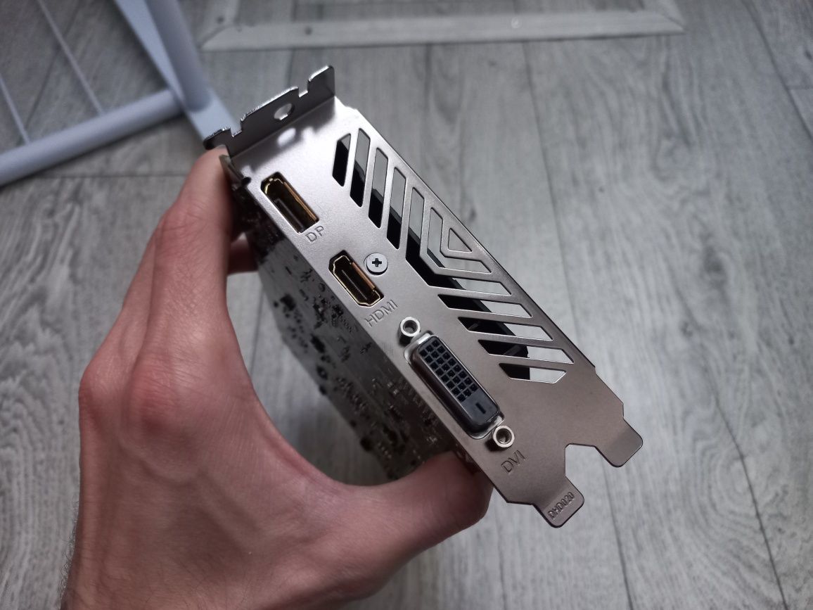 Продам видеокарту Gigabyte GeForce GTX 1050 3GB в идеальном состоянии!