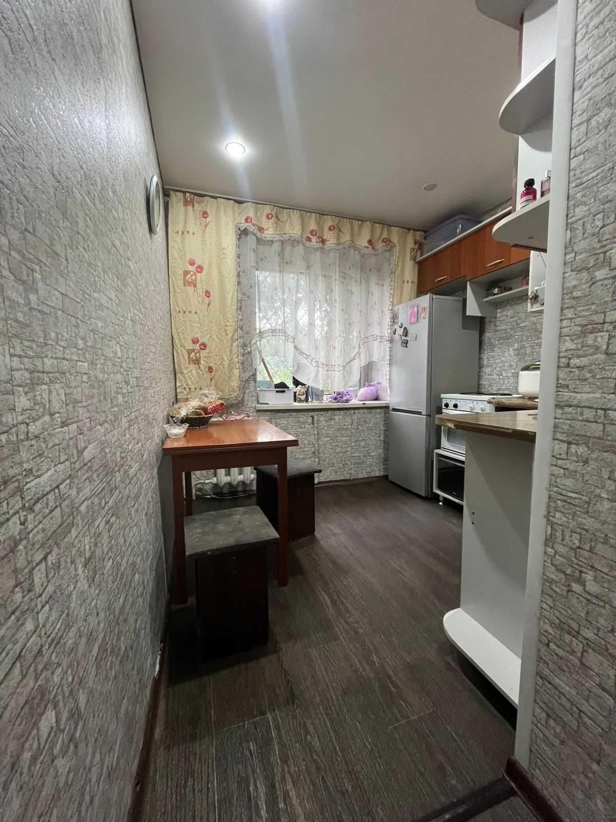 срочно!!! продам 1,5ку в районе Защиты