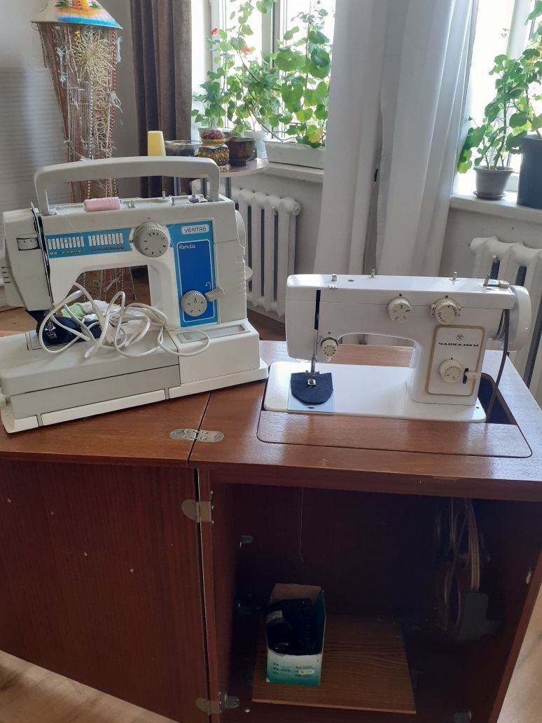 Продам швейные машинки Чайка 142 м,Веритас электрическая.