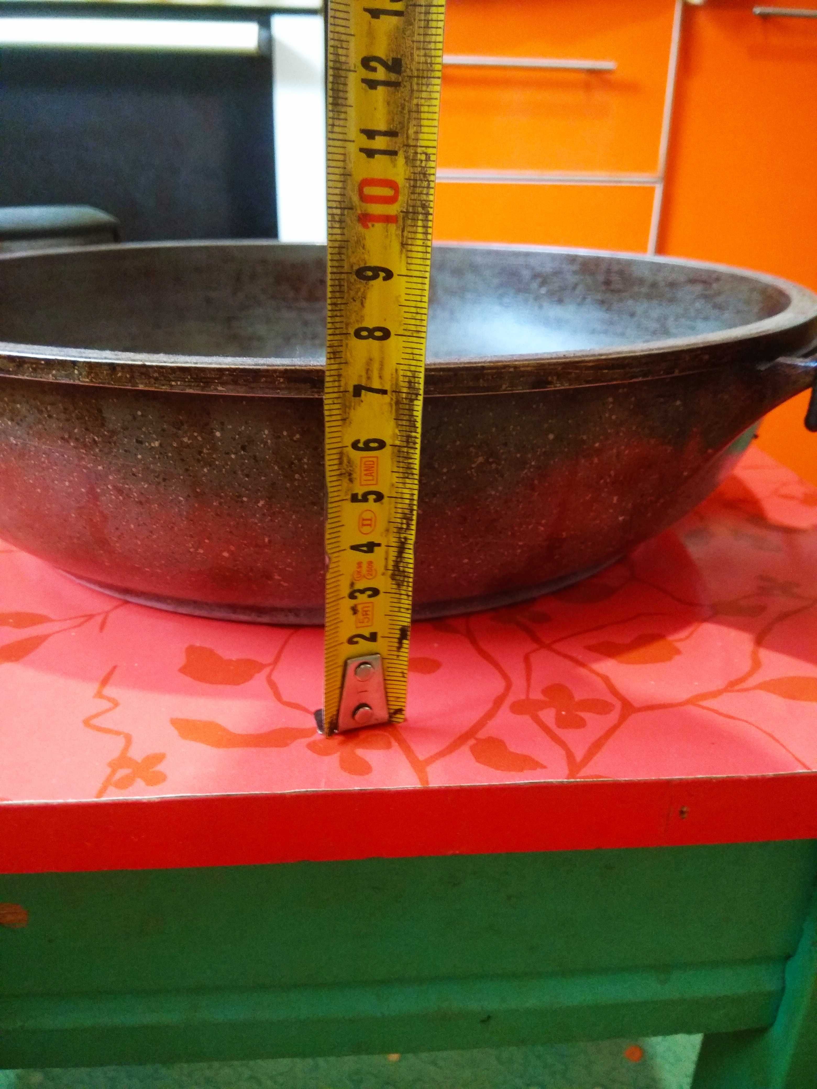 Продам сковородку – жаровню,  б/у, с двумя  короткими  ручками