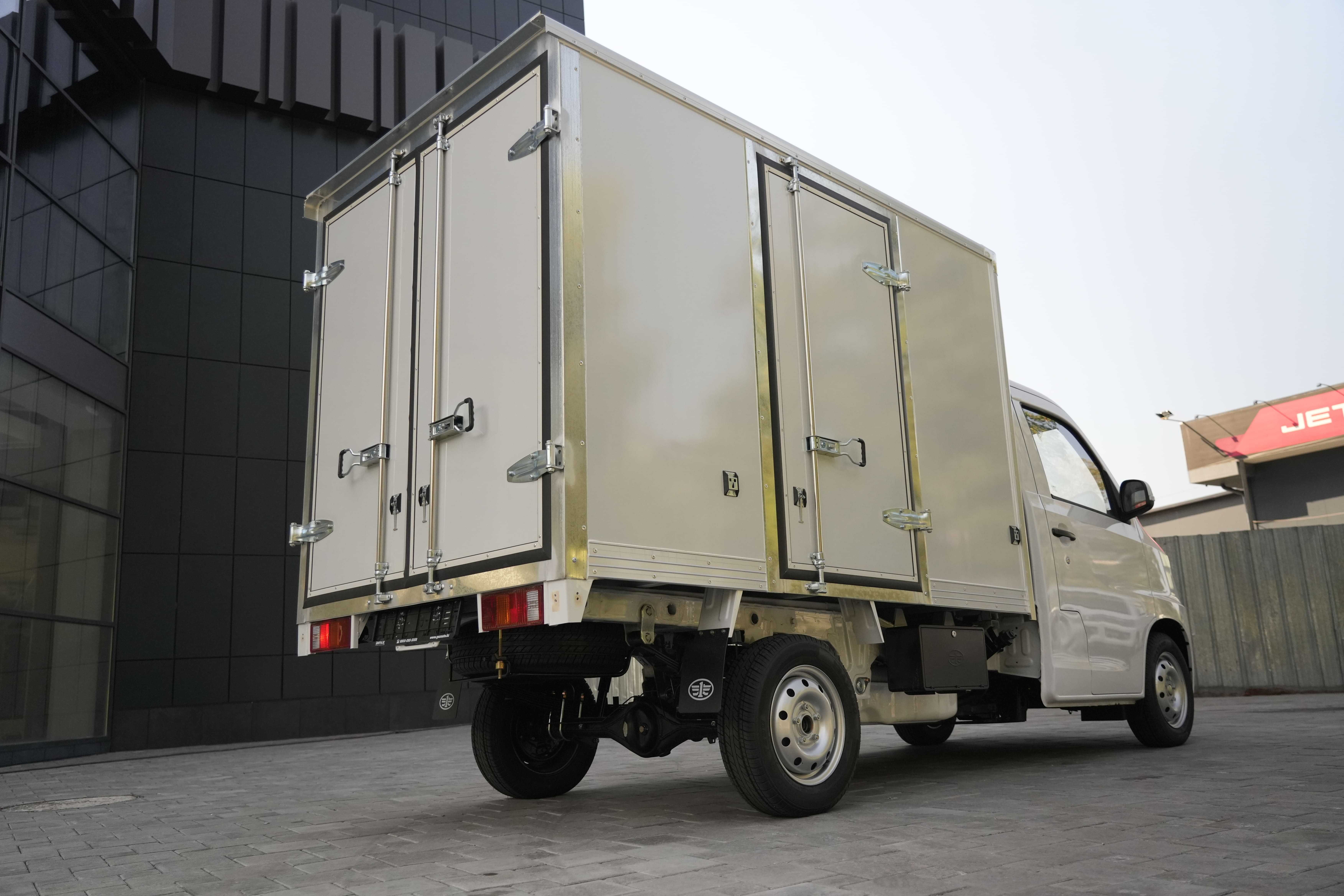 FAW T80 промтоварный фургон