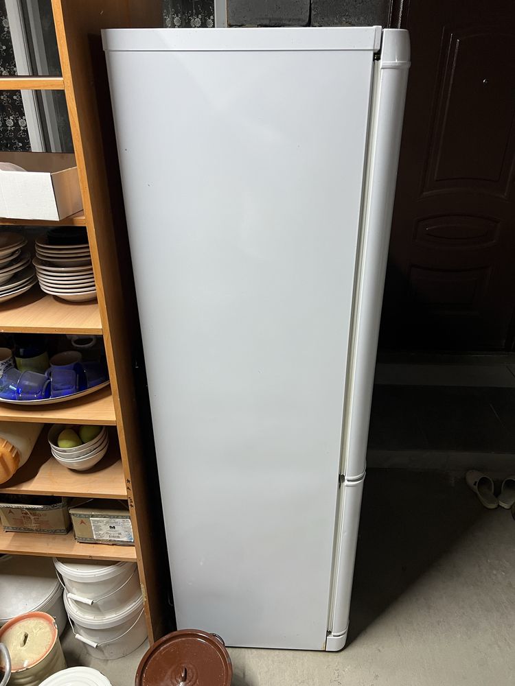 Холодильник Indesit
