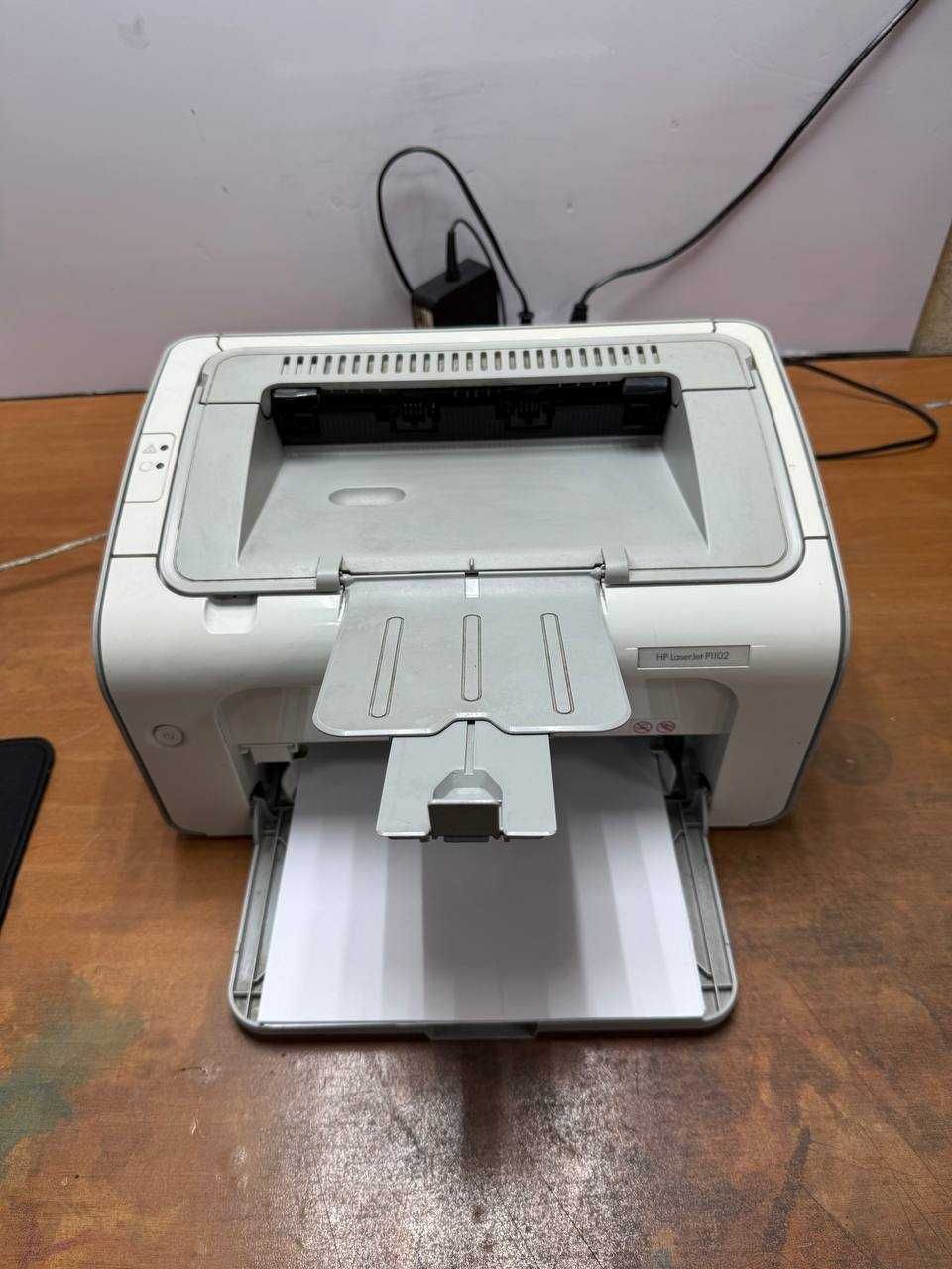 Продам  принтер HP  P1102, принтер лазерный.