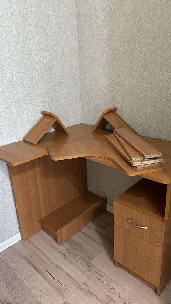 Продам компьютерный стол