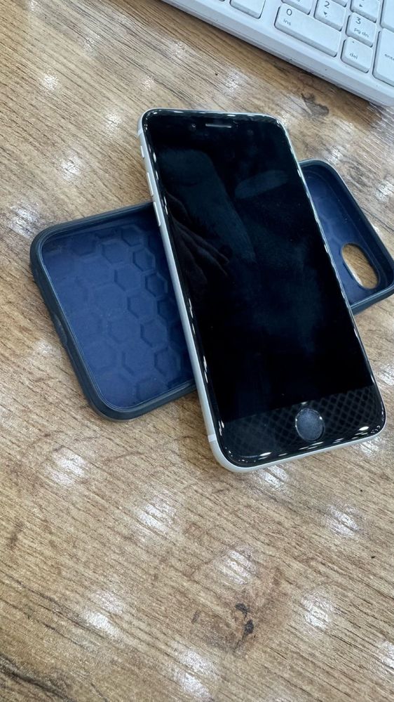 Продам  айфон се Iphone se