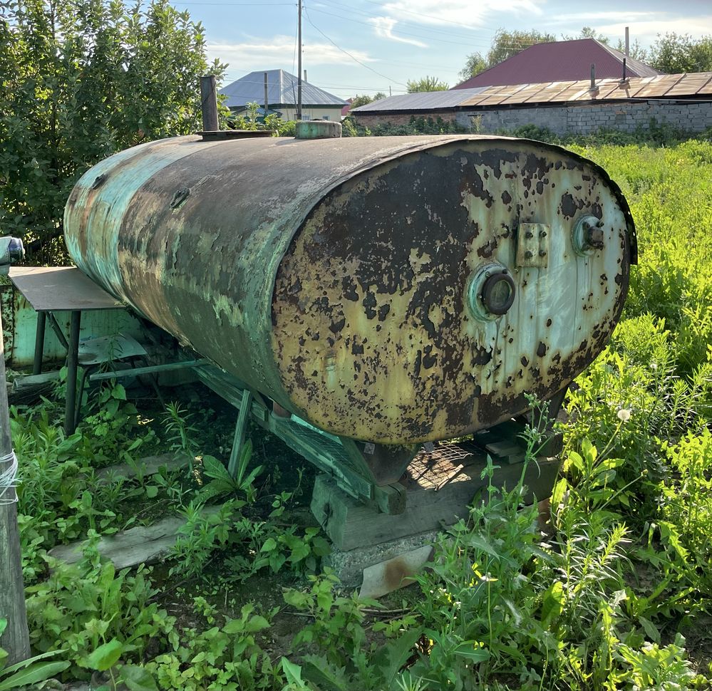Продам цистерну герметичная в нормальном состоянии