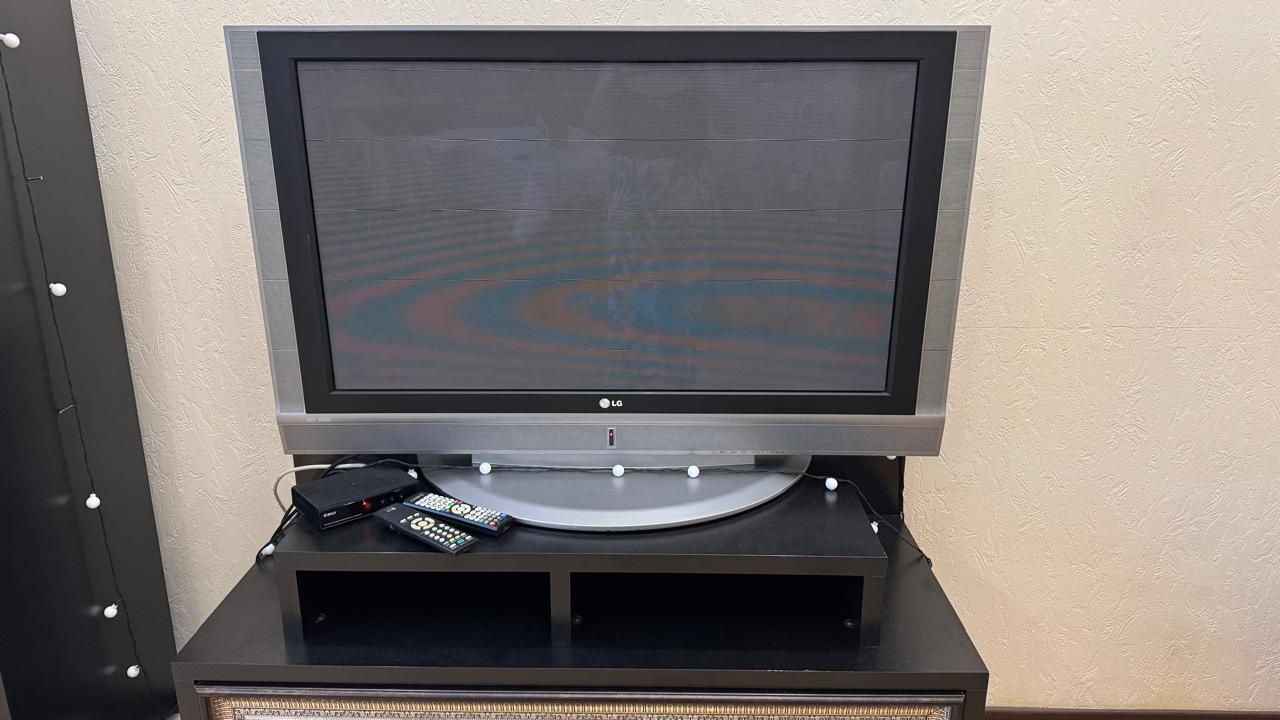 Продам б/у телевизор TV в отличном состоянии.