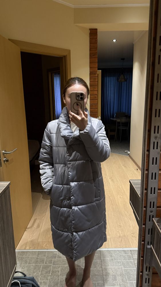 Пуховик зимний. Торг.Еще много одежды на страничке. Заходите сиотреть.