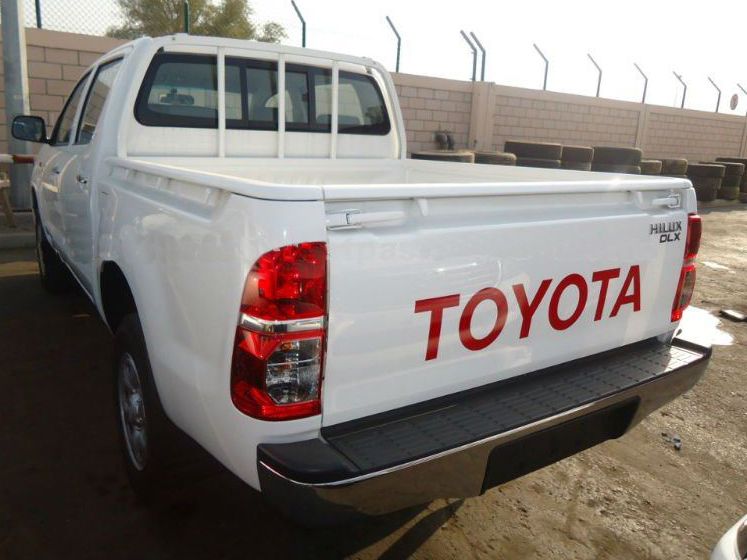Бампер задний на Тойота Хайлукс 12-/ Toyota Hilux 12-