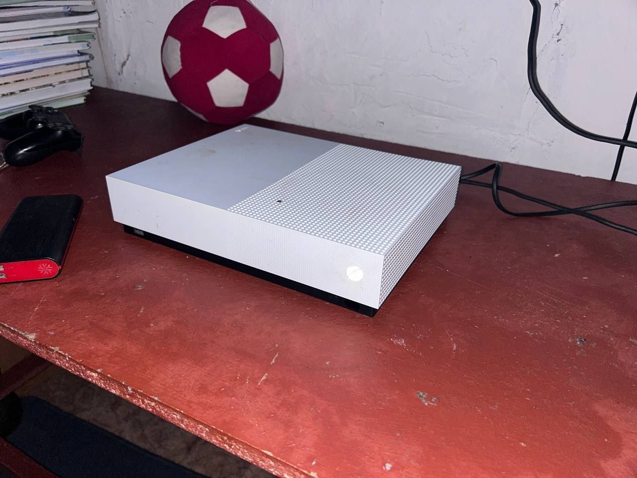 Xbox one s в хорошем состоянии не виснет не лагает есть обмен на 11айф