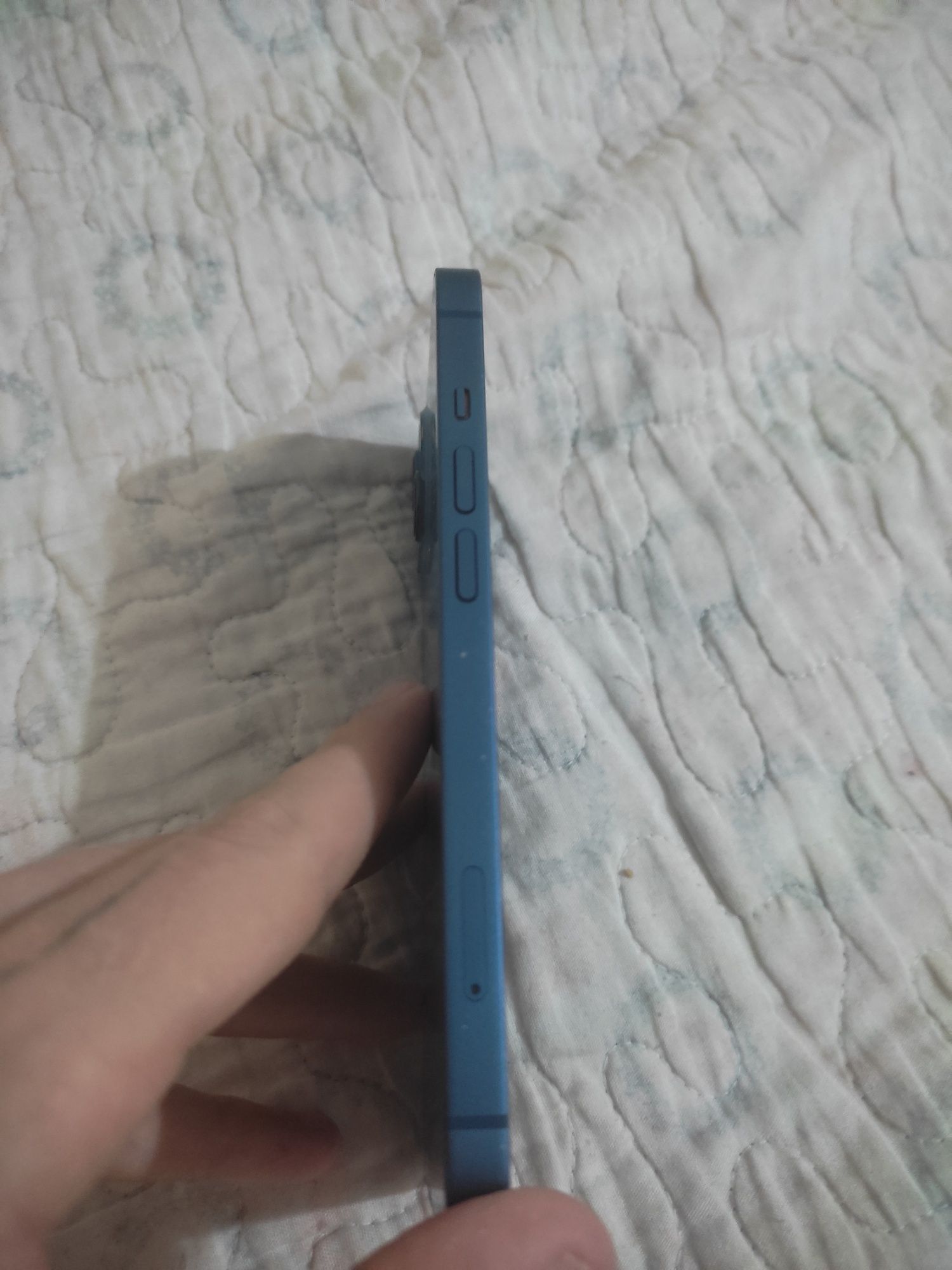 В продаже айфон 13