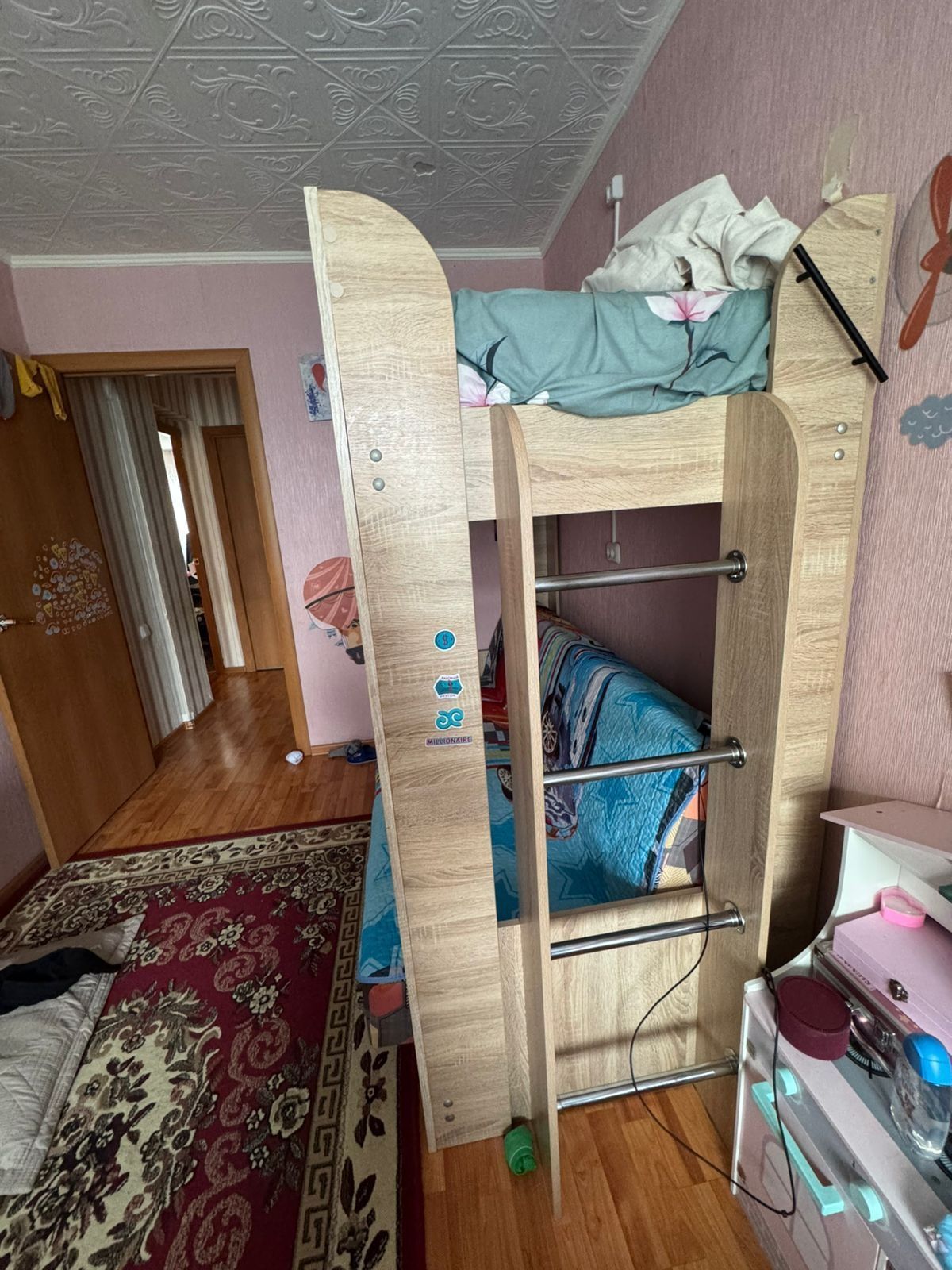 Двух яростный  кровать