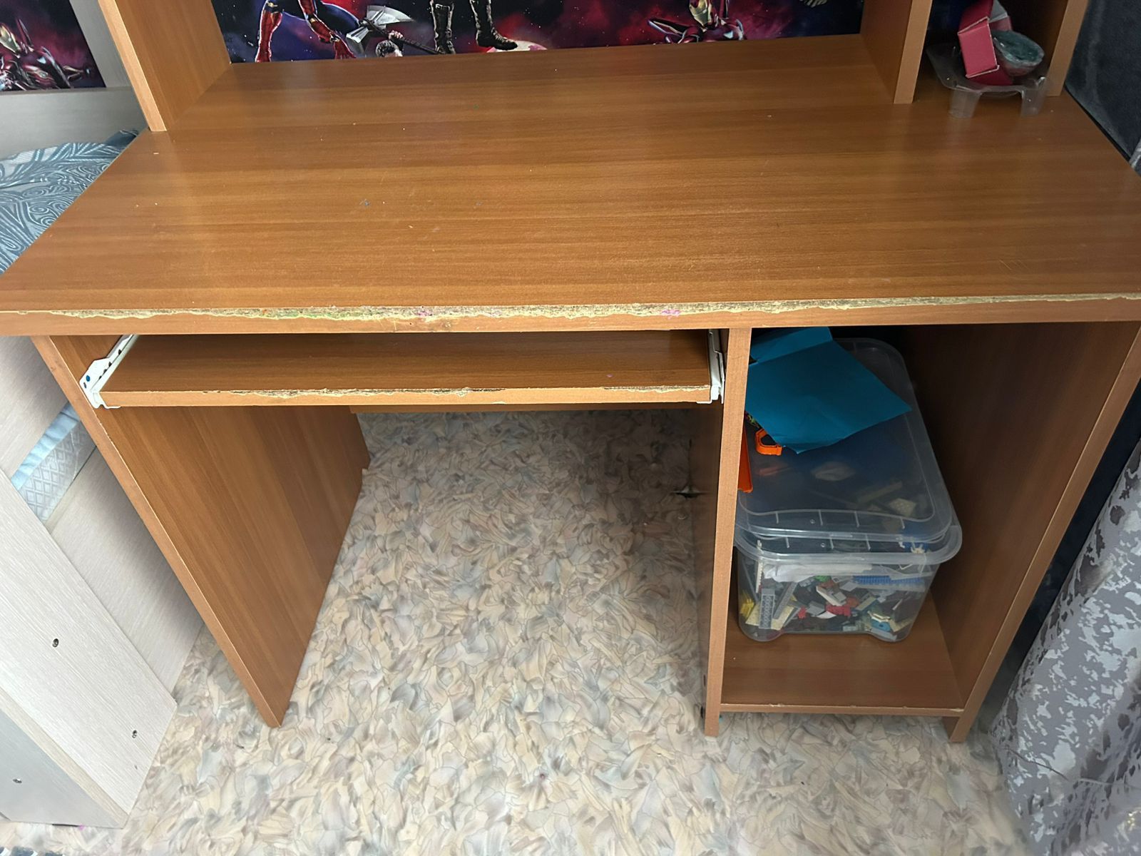 Продам стол компьютерный