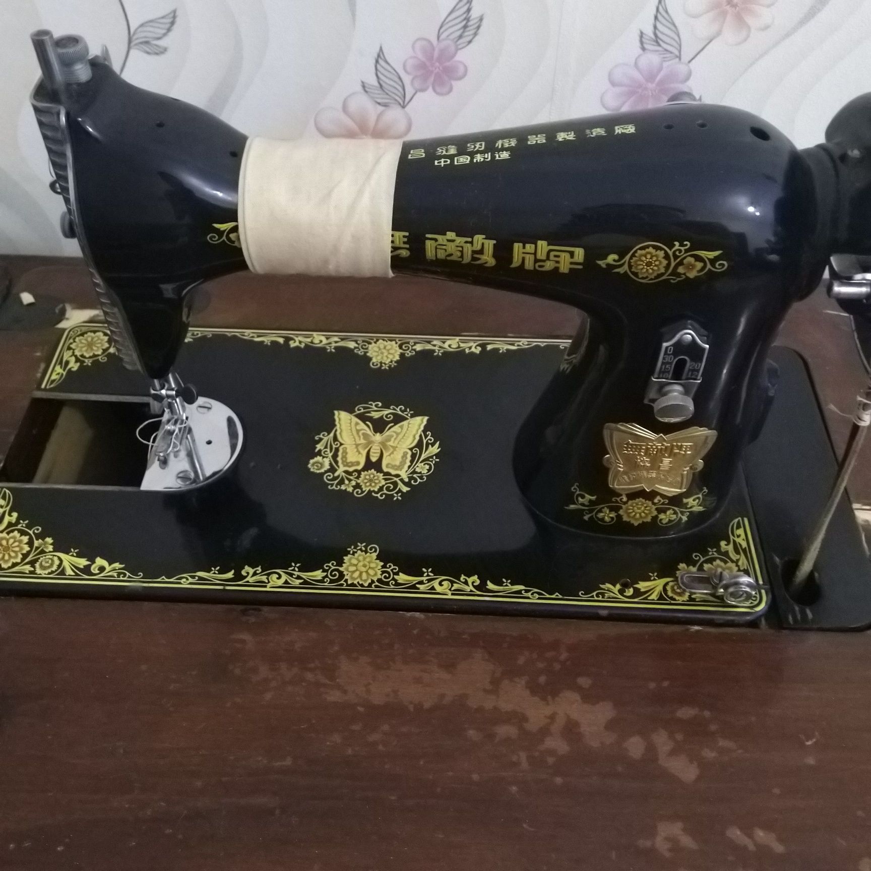 Продам швейную машинку