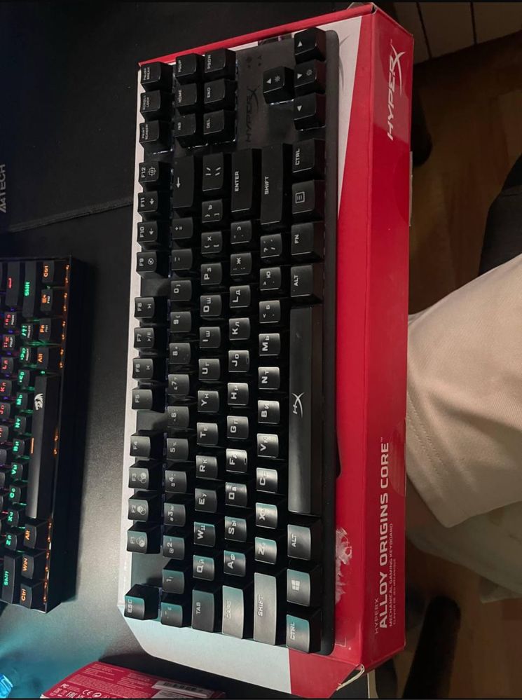 Клавиатура hyper x alloy origins  core в хорошем состоянии