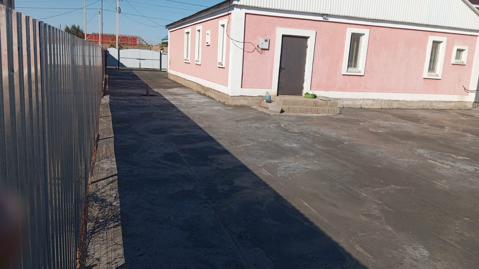 Заливаем Стяжка Отмостка. Штукатурка. Сантехн