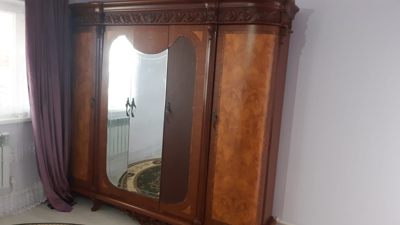Спальний мебель общий с диваном,  шкаф,  зеркало тумбой