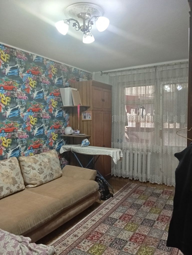 Продам 4 комнатную квартиру