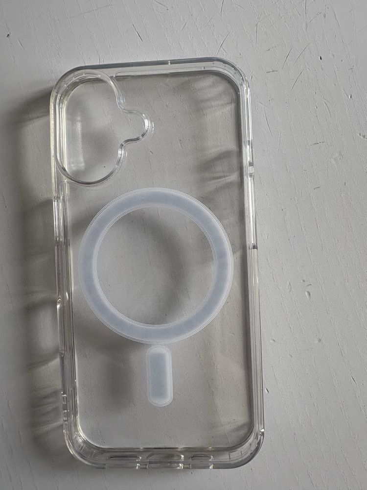 Продам чехлы на Iphone 16