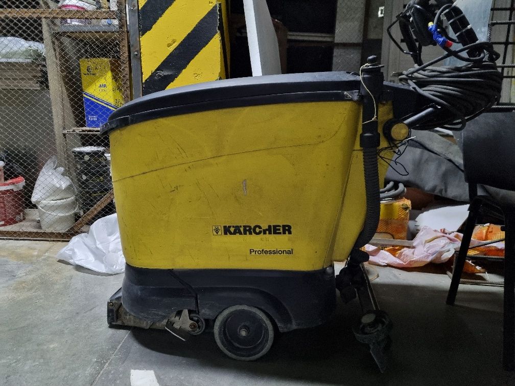 Продаётся поломоечная машина Karcher