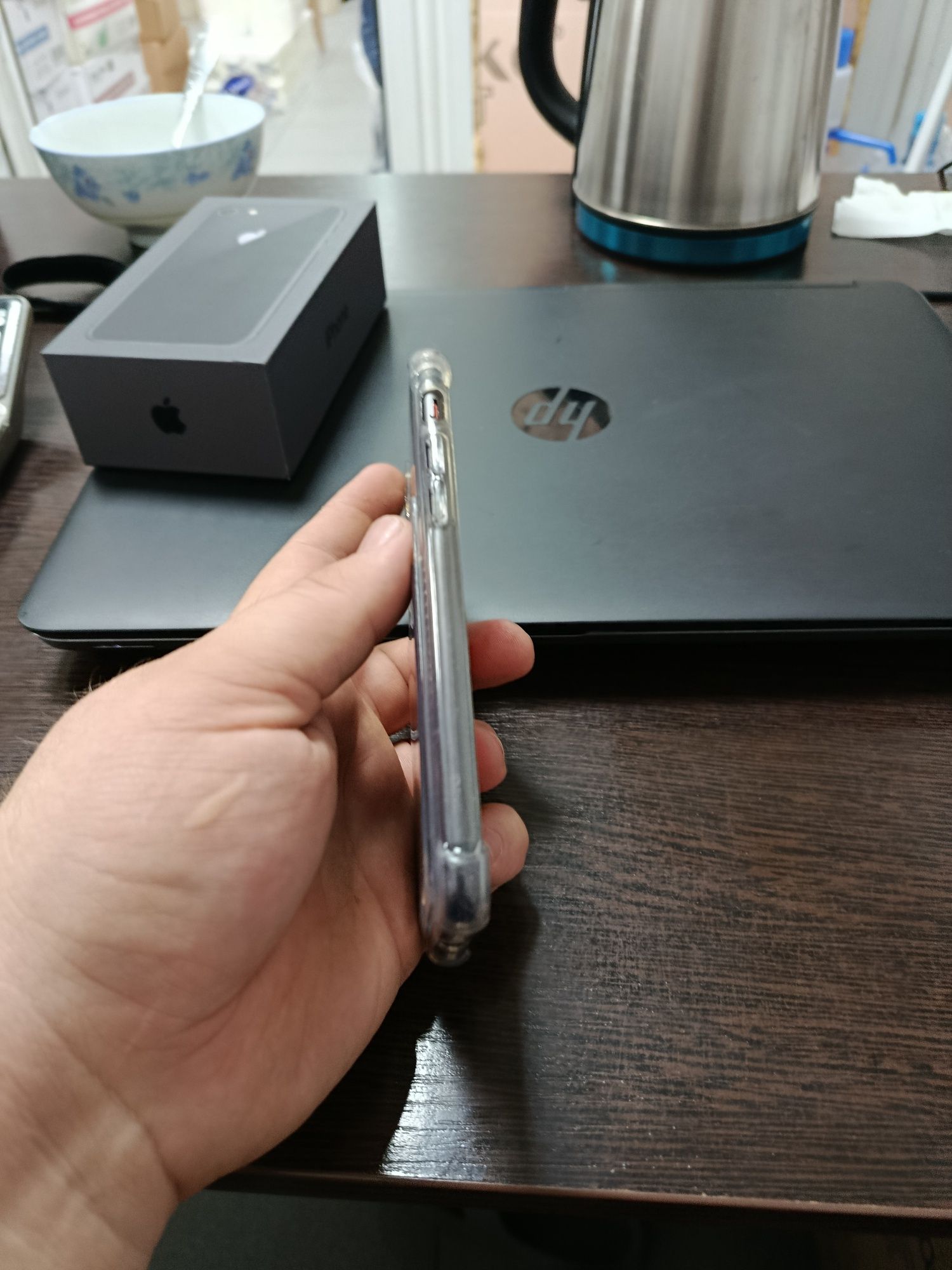 Продам оригинал Iphone 8 64gb