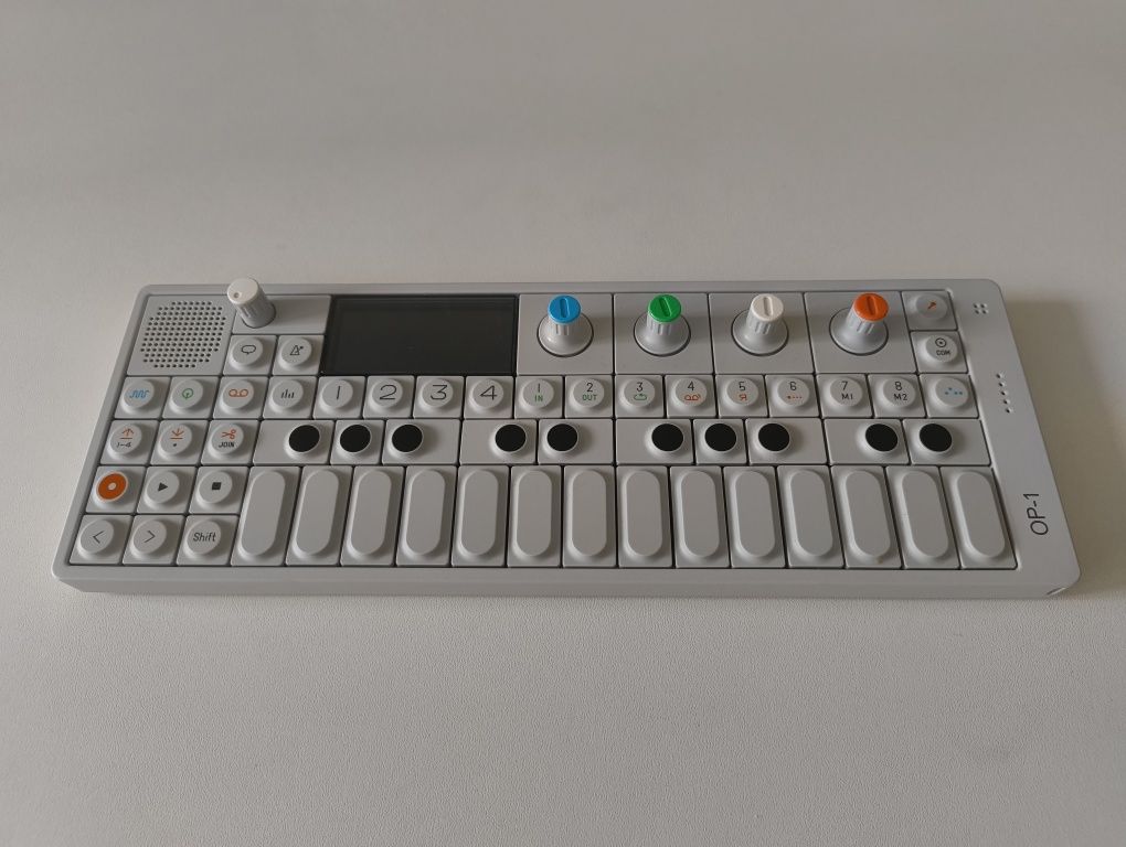 OP-1 teenage engineering (midi-controller)