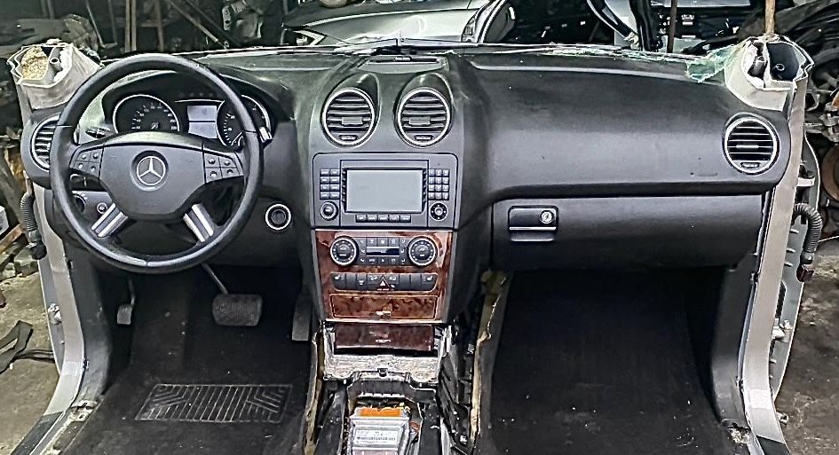 Передняя часть Мерседес ML500 W164.