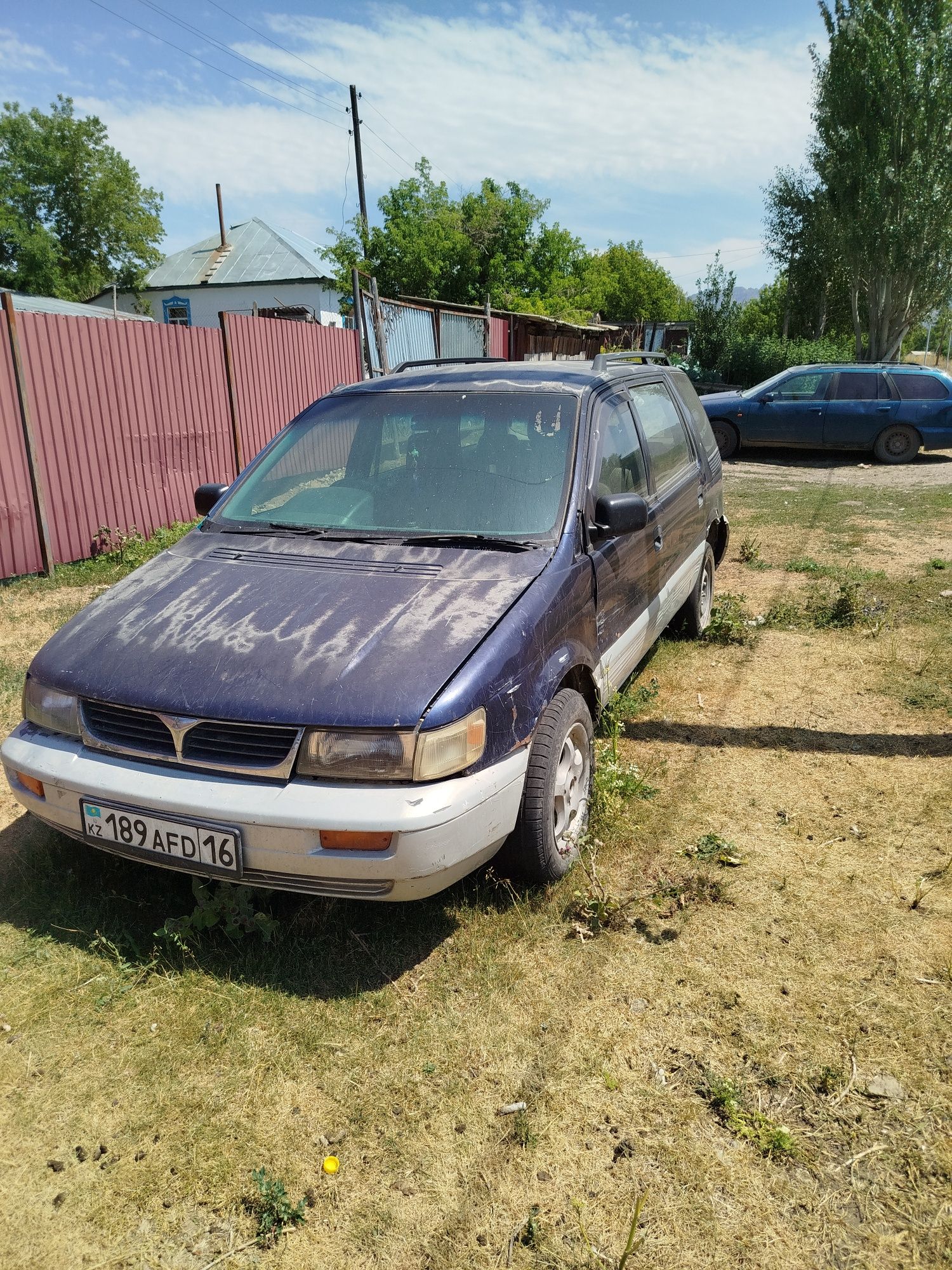 Mitsubishi chariot 1994.