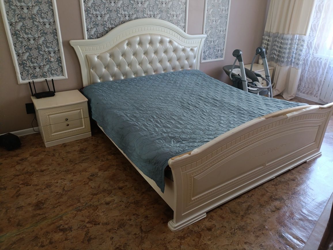 Продам спальный гарнитур