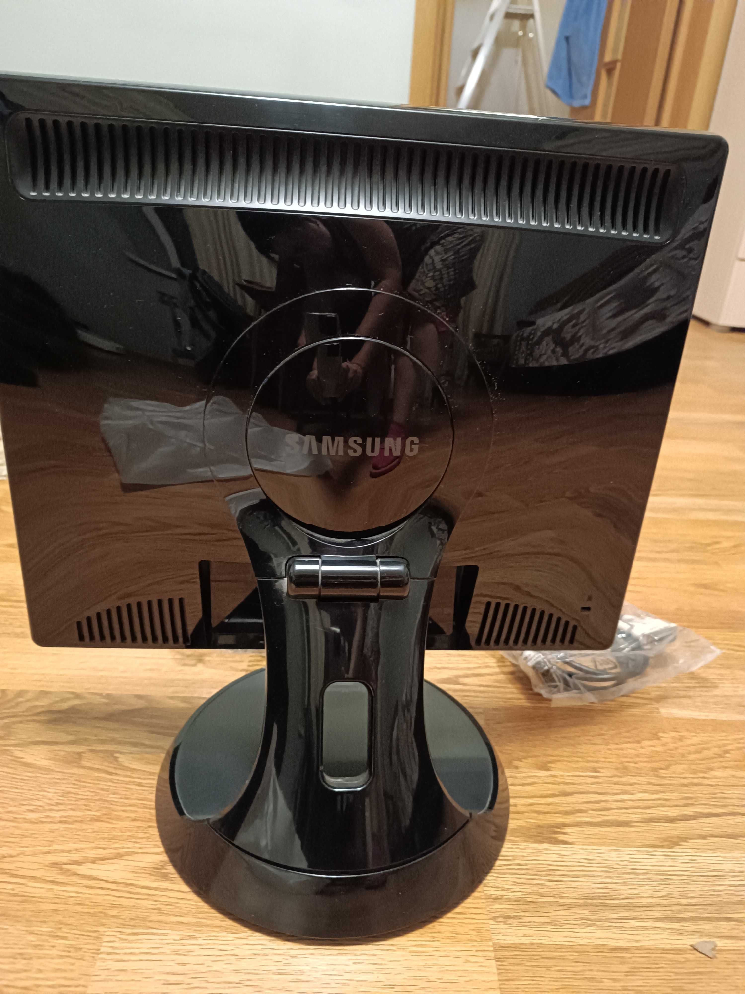 Продаю монитор Samsung Syncmaster 961BF