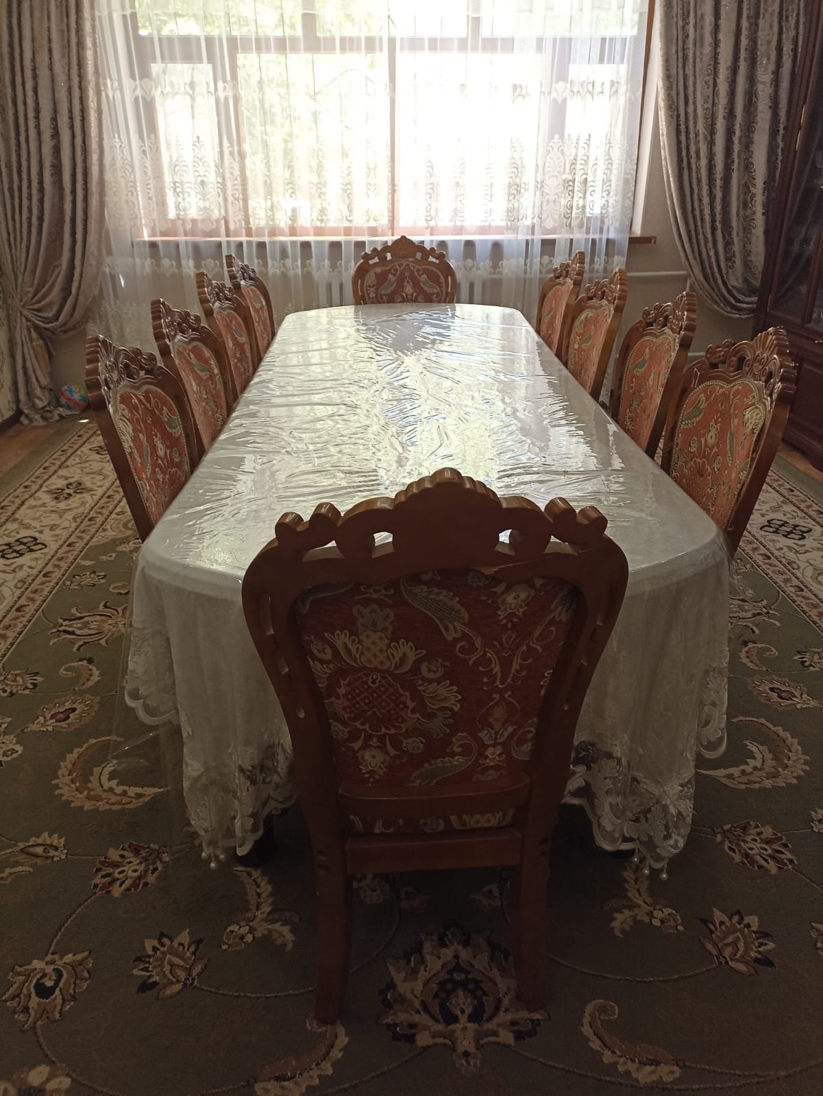 Продается стол со стульями