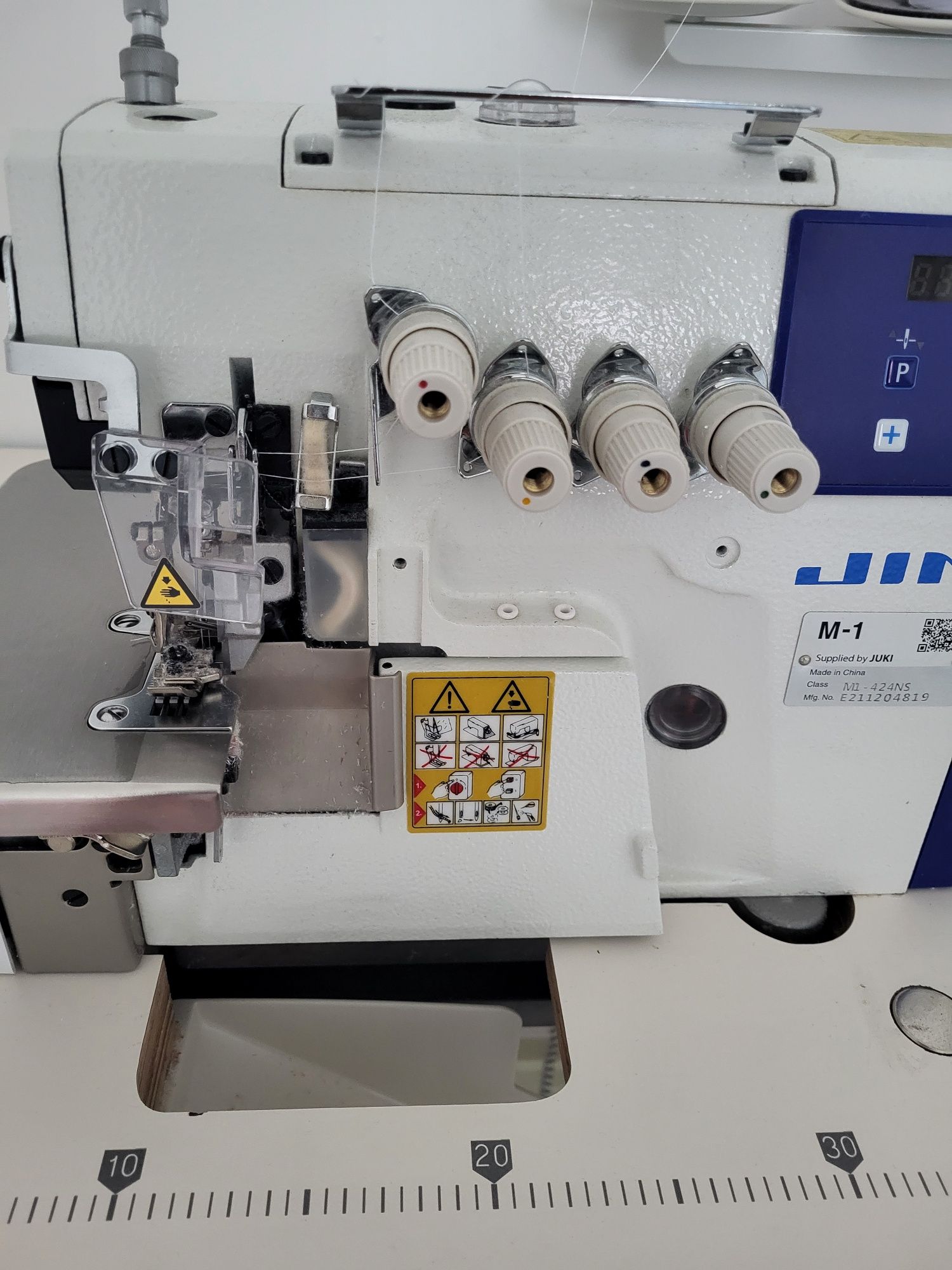 Продам оверлок промышленный JIN M—1
