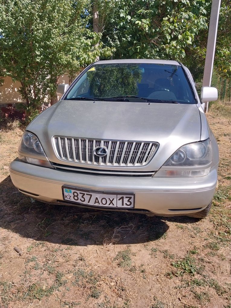 Лексус РХ 300. Год 2001