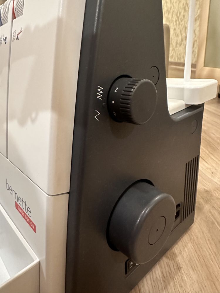 Продаю оверлок Bernina