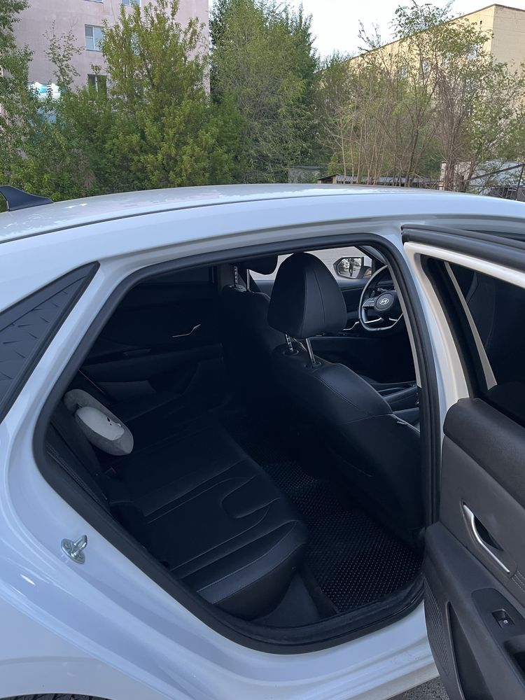Hyundai Elantra 2024